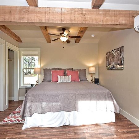 Cabins At Flite Acres - Morning Dove Wimberley Εξωτερικό φωτογραφία
