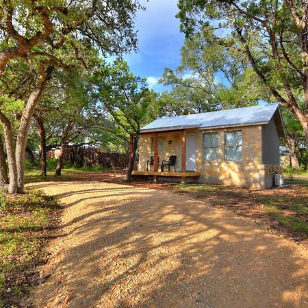 Cabins At Flite Acres - Morning Dove Wimberley Εξωτερικό φωτογραφία